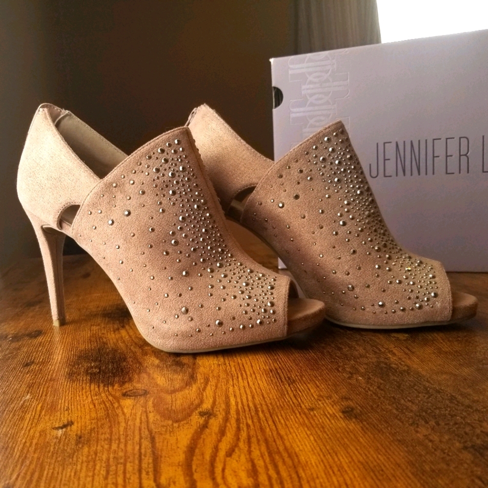 Jennifer Lopez peep toe heels